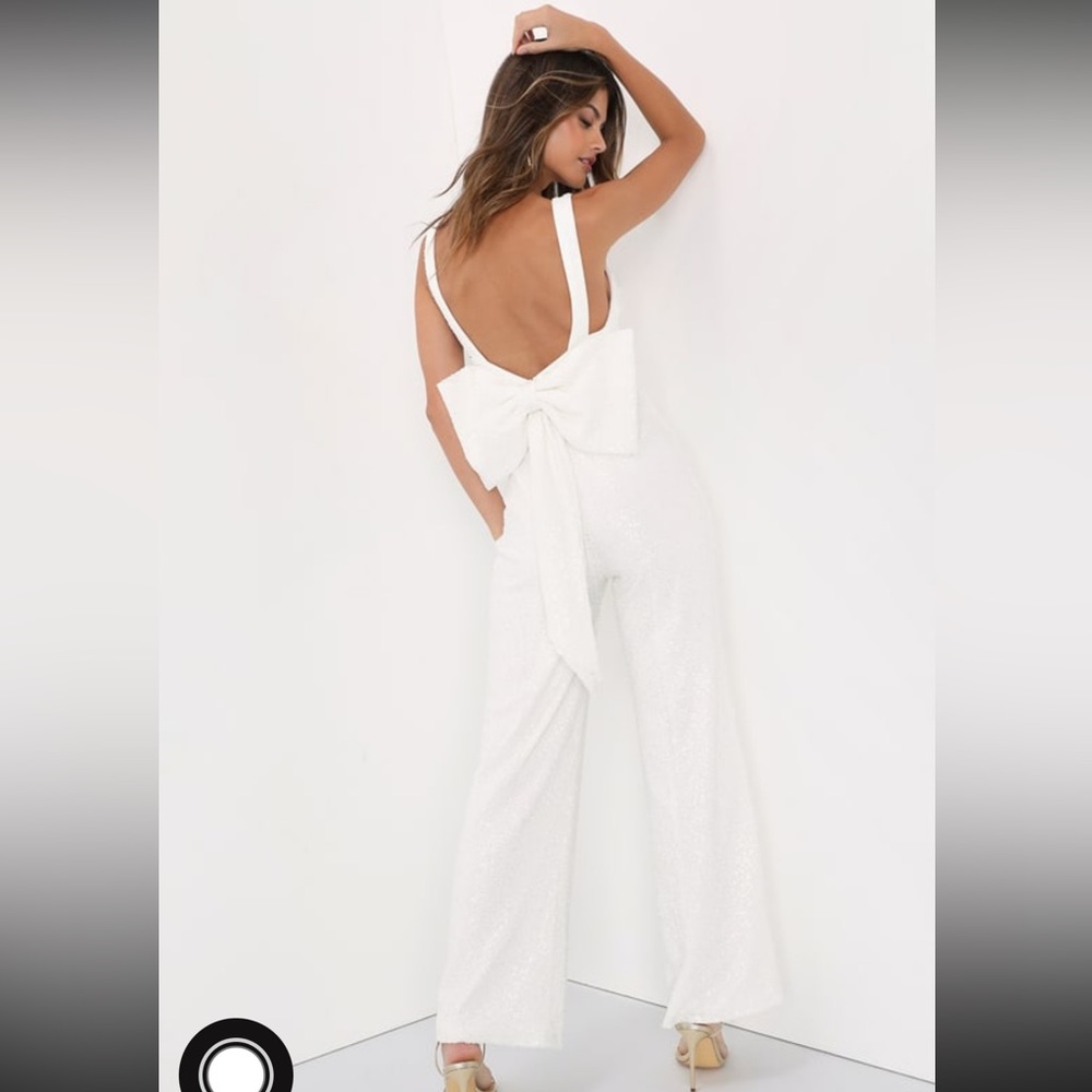 Lulu’s Feeling Sparkly White Sequin Bow
Wide-Leg Jumpsuit - XL